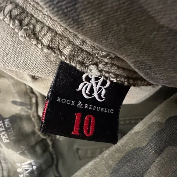 Rock & Republic Camo Jeans - Picture 4 of 4